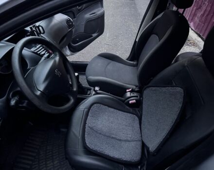 Серый Пежо 206, объемом двигателя 1.4 л и пробегом 278 тыс. км за 3250 $, фото 10 на Automoto.ua