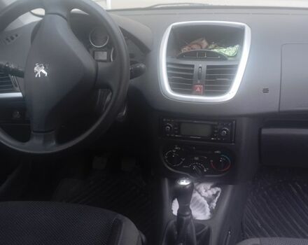 Серый Пежо 206, объемом двигателя 1.1 л и пробегом 124 тыс. км за 4300 $, фото 3 на Automoto.ua