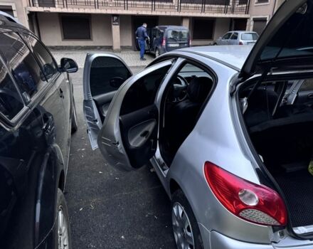 Серый Пежо 206, объемом двигателя 1.4 л и пробегом 278 тыс. км за 3250 $, фото 5 на Automoto.ua