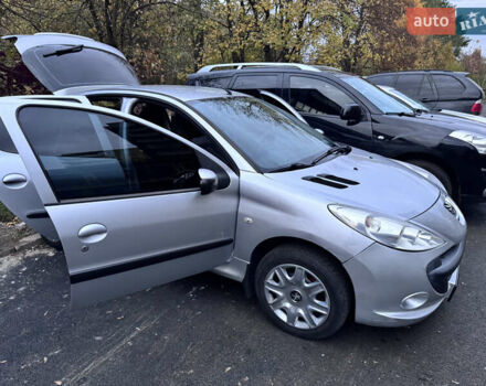 Серый Пежо 206, объемом двигателя 1.36 л и пробегом 278 тыс. км за 3250 $, фото 2 на Automoto.ua