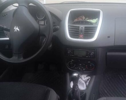 Сірий Пежо 206, об'ємом двигуна 1.12 л та пробігом 124 тис. км за 4000 $, фото 9 на Automoto.ua