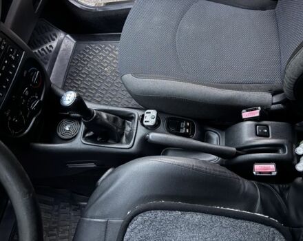 Серый Пежо 206, объемом двигателя 1.4 л и пробегом 278 тыс. км за 3250 $, фото 12 на Automoto.ua