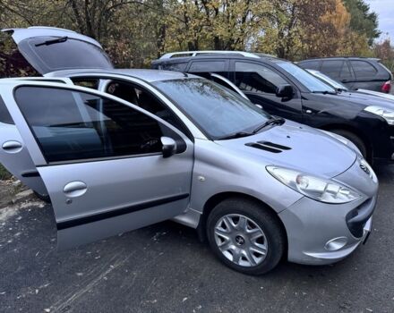 Серый Пежо 206, объемом двигателя 1.4 л и пробегом 278 тыс. км за 3250 $, фото 1 на Automoto.ua