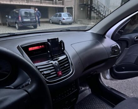 Серый Пежо 206, объемом двигателя 1.4 л и пробегом 278 тыс. км за 3250 $, фото 13 на Automoto.ua