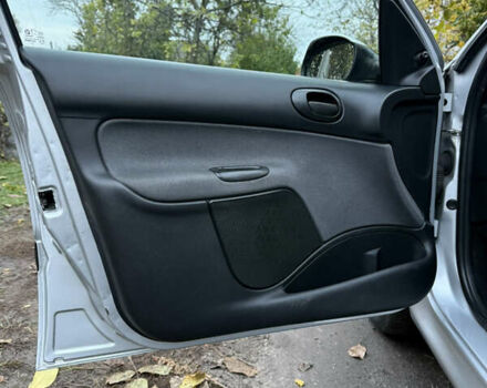 Пежо 206 2009 в Кременчуге на Automoto.ua Серый Пежо 206, объемом двигателя 1.12 л и пробегом 188 тыс. км за 3500 $, фото 16 на Automoto.ua