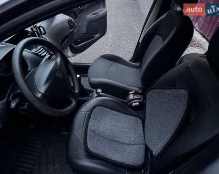 Серый Пежо 206, объемом двигателя 1.36 л и пробегом 278 тыс. км за 3250 $, фото 12 на Automoto.ua