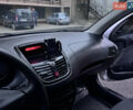Серый Пежо 206, объемом двигателя 1.36 л и пробегом 278 тыс. км за 3250 $, фото 15 на Automoto.ua