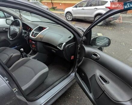 Сірий Пежо 206, об'ємом двигуна 1.36 л та пробігом 143 тис. км за 5000 $, фото 7 на Automoto.ua