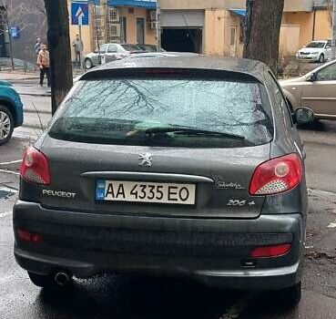Серый Пежо 206, объемом двигателя 1.36 л и пробегом 204 тыс. км за 3500 $, фото 5 на Automoto.ua