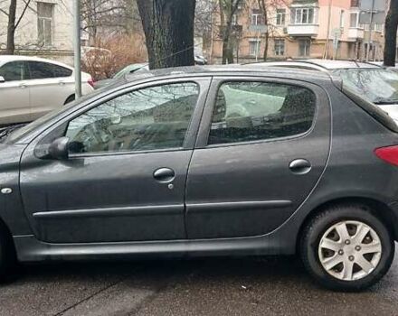 Серый Пежо 206, объемом двигателя 1.36 л и пробегом 204 тыс. км за 3500 $, фото 7 на Automoto.ua
