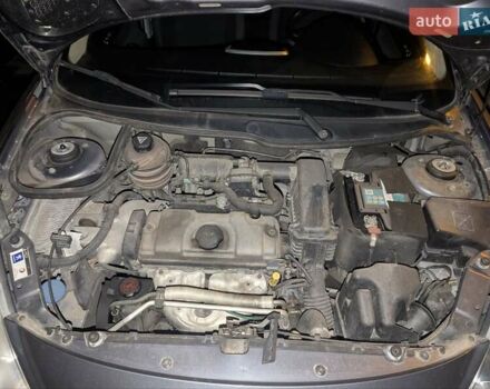Сірий Пежо 206, об'ємом двигуна 1.36 л та пробігом 143 тис. км за 5000 $, фото 6 на Automoto.ua