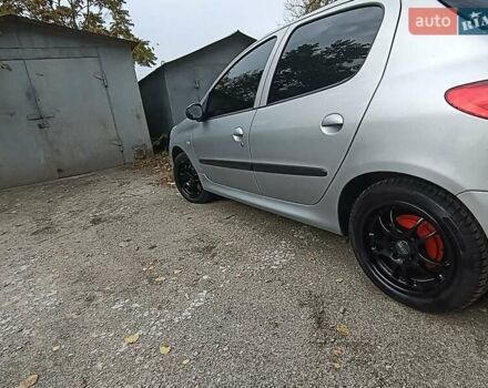 Сірий Пежо 206, об'ємом двигуна 1.4 л та пробігом 197 тис. км за 4699 $, фото 11 на Automoto.ua