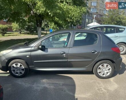 Серый Пежо 206, объемом двигателя 1.36 л и пробегом 204 тыс. км за 3500 $, фото 4 на Automoto.ua