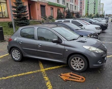 Сірий Пежо 206, об'ємом двигуна 1.36 л та пробігом 143 тис. км за 5000 $, фото 1 на Automoto.ua