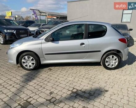 Серый Пежо 206, объемом двигателя 1.4 л и пробегом 137 тыс. км за 3900 $, фото 3 на Automoto.ua