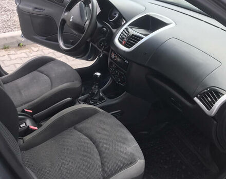 Серый Пежо 206, объемом двигателя 1.4 л и пробегом 228 тыс. км за 3700 $, фото 12 на Automoto.ua