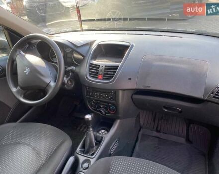 Серый Пежо 206, объемом двигателя 1.4 л и пробегом 137 тыс. км за 3900 $, фото 9 на Automoto.ua