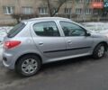 Серый Пежо 206, объемом двигателя 1.4 л и пробегом 330 тыс. км за 3900 $, фото 1 на Automoto.ua