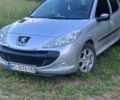 Серый Пежо 206, объемом двигателя 1.4 л и пробегом 175 тыс. км за 3600 $, фото 1 на Automoto.ua