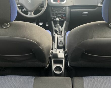 Сірий Пежо 206, об'ємом двигуна 1.4 л та пробігом 116 тис. км за 4800 $, фото 4 на Automoto.ua