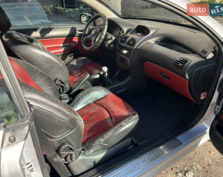 Серый Пежо 206, объемом двигателя 2 л и пробегом 210 тыс. км за 3700 $, фото 6 на Automoto.ua