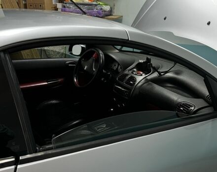 Серый Пежо 206, объемом двигателя 1.6 л и пробегом 181 тыс. км за 4000 $, фото 6 на Automoto.ua