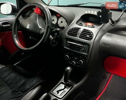 Сірий Пежо 206, об'ємом двигуна 1.59 л та пробігом 181 тис. км за 4000 $, фото 3 на Automoto.ua