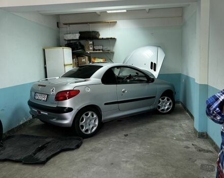 Серый Пежо 206, объемом двигателя 1.6 л и пробегом 181 тыс. км за 4000 $, фото 1 на Automoto.ua