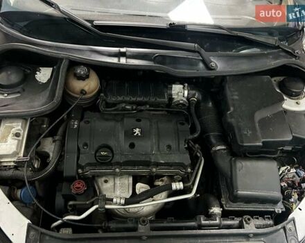 Сірий Пежо 206, об'ємом двигуна 1.59 л та пробігом 181 тис. км за 4000 $, фото 4 на Automoto.ua