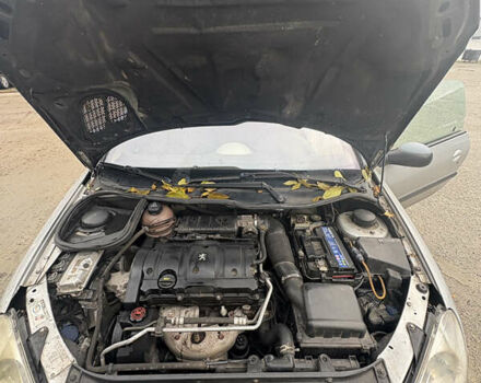 Серый Пежо 206, объемом двигателя 1.59 л и пробегом 220 тыс. км за 2700 $, фото 7 на Automoto.ua