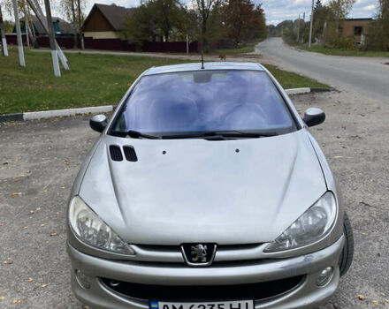 Серый Пежо 206, объемом двигателя 1.59 л и пробегом 236 тыс. км за 4200 $, фото 3 на Automoto.ua