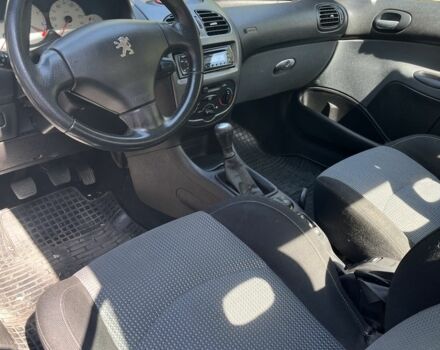 Серый Пежо 206, объемом двигателя 1.6 л и пробегом 3 тыс. км за 3800 $, фото 6 на Automoto.ua