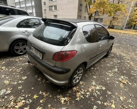 Серый Пежо 206, объемом двигателя 1.4 л и пробегом 300 тыс. км за 3000 $, фото 3 на Automoto.ua