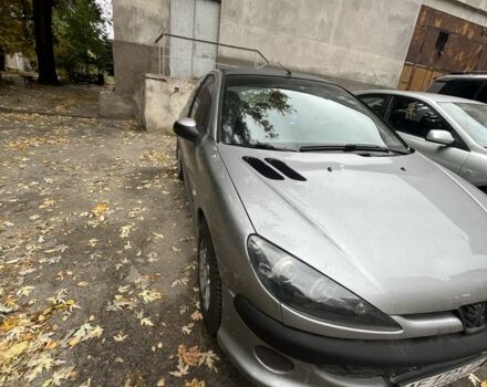 Серый Пежо 206, объемом двигателя 1.4 л и пробегом 300 тыс. км за 3000 $, фото 5 на Automoto.ua