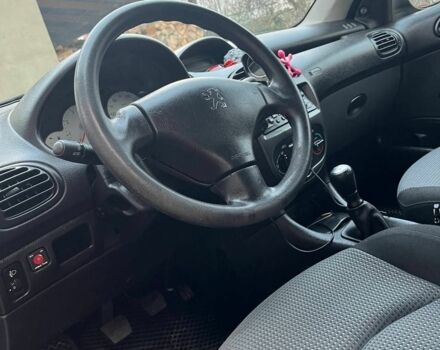 Серый Пежо 206, объемом двигателя 1.1 л и пробегом 128 тыс. км за 2500 $, фото 4 на Automoto.ua