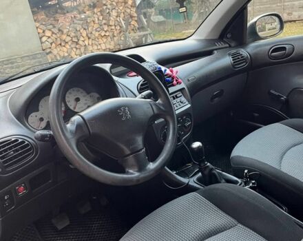 Серый Пежо 206, объемом двигателя 1.1 л и пробегом 128 тыс. км за 2500 $, фото 6 на Automoto.ua