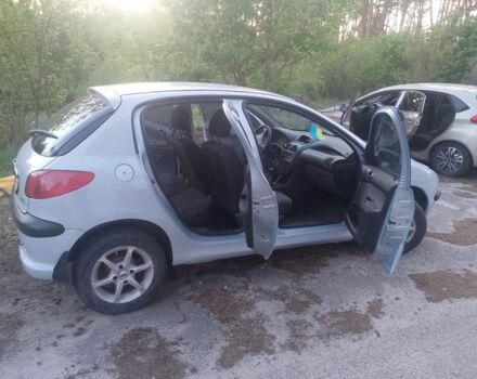 Серый Пежо 206, объемом двигателя 1.4 л и пробегом 280 тыс. км за 1750 $, фото 3 на Automoto.ua