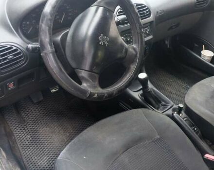 Сірий Пежо 206, об'ємом двигуна 1.36 л та пробігом 277 тис. км за 2200 $, фото 1 на Automoto.ua