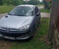 Сірий Пежо 206, об'ємом двигуна 1.36 л та пробігом 277 тис. км за 2200 $, фото 4 на Automoto.ua