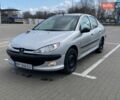 Серый Пежо 206, объемом двигателя 1.36 л и пробегом 290 тыс. км за 2650 $, фото 1 на Automoto.ua