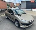 Серый Пежо 206, объемом двигателя 1.36 л и пробегом 301 тыс. км за 1990 $, фото 1 на Automoto.ua