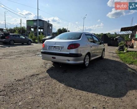 Сірий Пежо 206, об'ємом двигуна 1.36 л та пробігом 87 тис. км за 3000 $, фото 4 на Automoto.ua