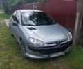 Сірий Пежо 206, об'ємом двигуна 1.36 л та пробігом 277 тис. км за 2200 $, фото 5 на Automoto.ua