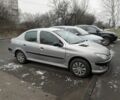 Серый Пежо 206, объемом двигателя 1.4 л и пробегом 285 тыс. км за 2000 $, фото 1 на Automoto.ua