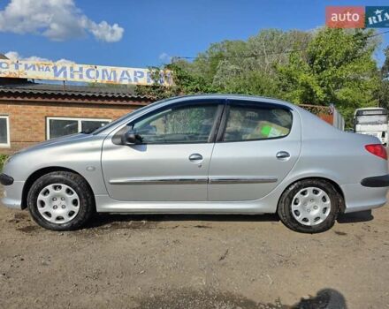 Сірий Пежо 206, об'ємом двигуна 1.36 л та пробігом 87 тис. км за 3000 $, фото 6 на Automoto.ua