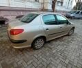 Серый Пежо 206, объемом двигателя 1.36 л и пробегом 183 тыс. км за 3999 $, фото 4 на Automoto.ua