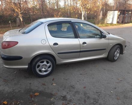 Серый Пежо 206, объемом двигателя 1.4 л и пробегом 250 тыс. км за 2650 $, фото 3 на Automoto.ua