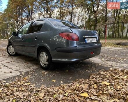 Сірий Пежо 206, об'ємом двигуна 1.36 л та пробігом 388 тис. км за 2000 $, фото 2 на Automoto.ua
