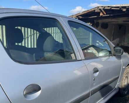 Серый Пежо 206, объемом двигателя 1.36 л и пробегом 150 тыс. км за 3500 $, фото 5 на Automoto.ua