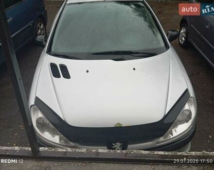 Сірий Пежо 206, об'ємом двигуна 1.36 л та пробігом 153 тис. км за 2800 $, фото 2 на Automoto.ua